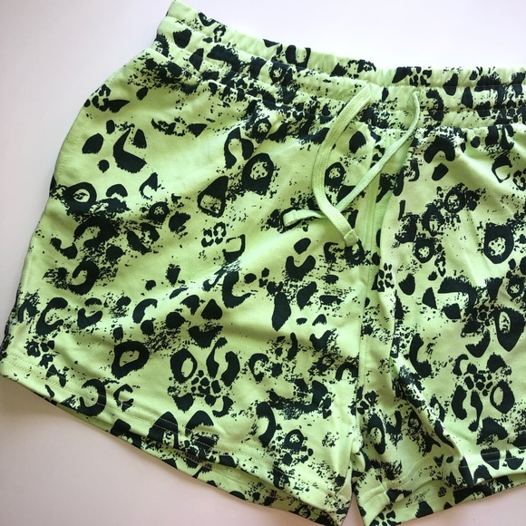 Gymshark M Animal Graphic Shorts - Picture 3 of 6